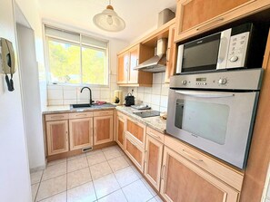 Micro-ondes, four, plaque de cuisson, lave-vaisselle