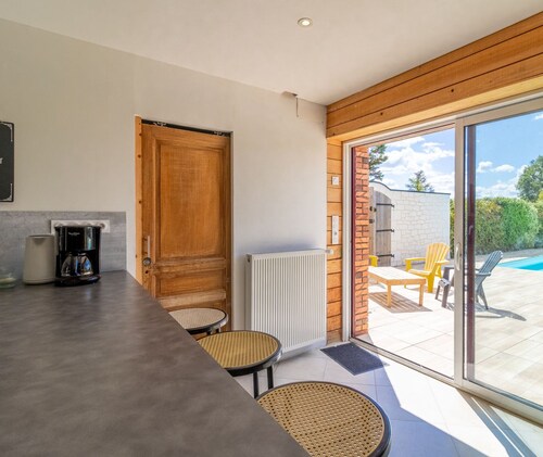 Grande maison à la campagne avec piscine et climatisation