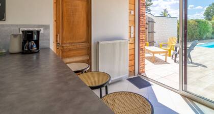 Grande maison Ă la campagne avec piscine et climatisation