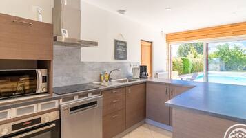 Réfrigérateur, micro-ondes, four, lave-vaisselle