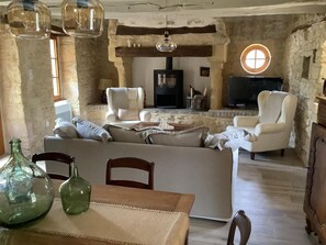 Fernseher, Tischtennisplatte