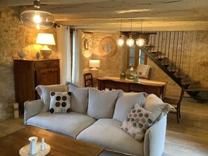 Fernseher, Tischtennisplatte