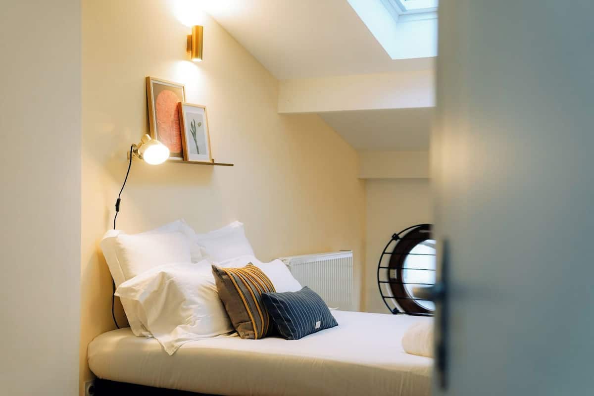 Comfort Double Room, 1 Katil Kelamin (Double) | Meja, ruang kerja komputer riba, seterika/papan seterika, Wi-fi percuma