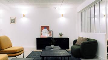 Coin salon dans le hall