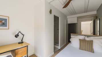 Habitación individual, 1 cama individual | Escritorio y espacio para trabajar con laptop