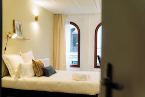 Classic Double Room, 1 Katil Kelamin (Double) | Meja, ruang kerja komputer riba, seterika/papan seterika, Wi-fi percuma