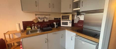 Fridge, microwave, dishwasher, coffee/tea maker