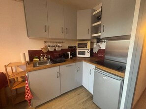 Fridge, microwave, dishwasher, coffee/tea maker