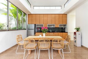 Fridge, microwave, stovetop, cookware/dishes/utensils