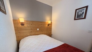 Unclassified image, 2 of 13, button - Charming apartment in Méribel with parking, ski-in/ski-out (Méribel)