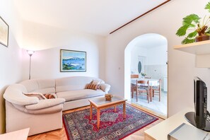 TV - Beachfront apartment Liverić 5 (Vir)