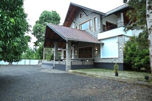 Front of property - Minash Villa Wayanad, Kerala (Mananthavady)