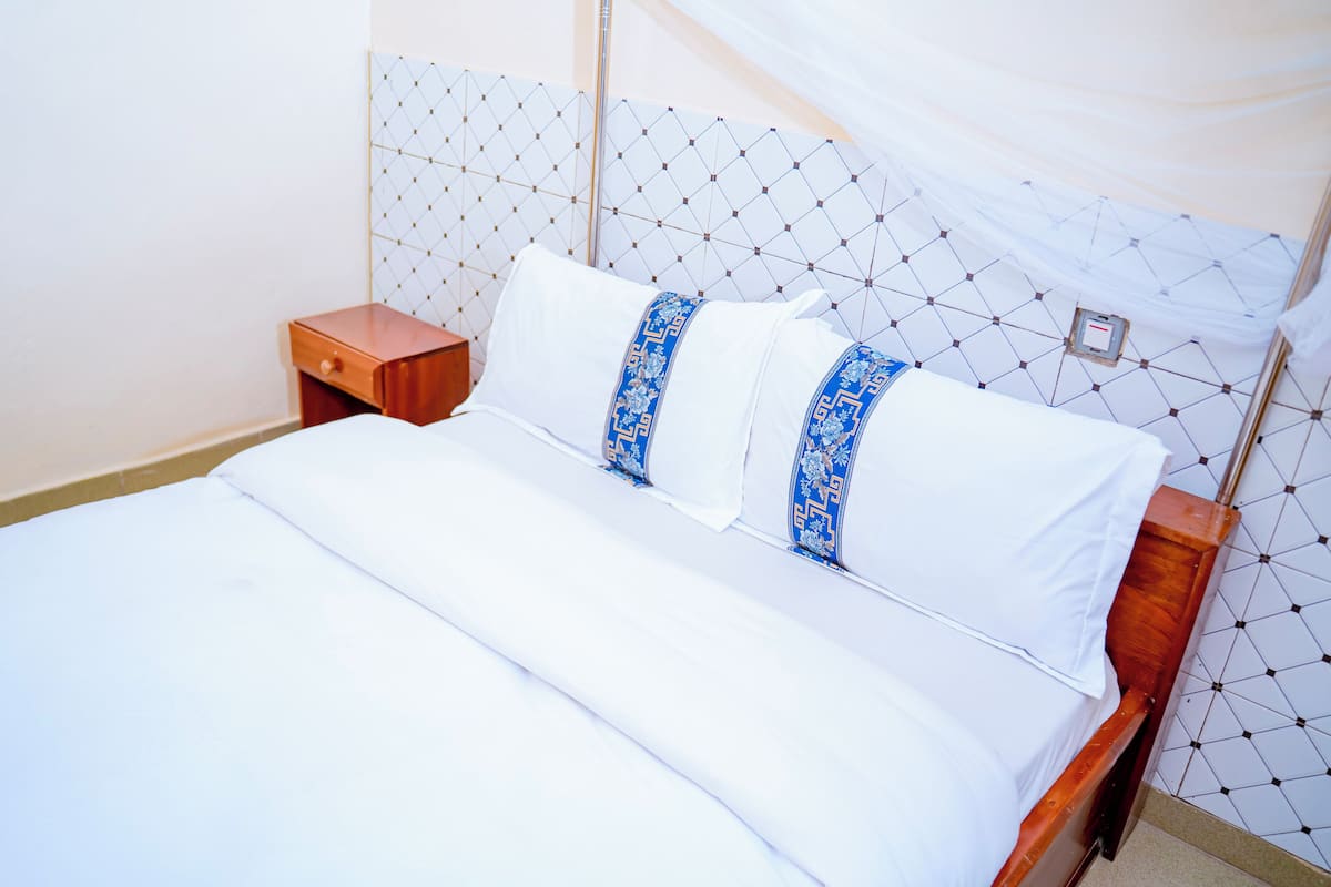 Basic Double Room, Lake View | Iron/ironing board, free WiFi