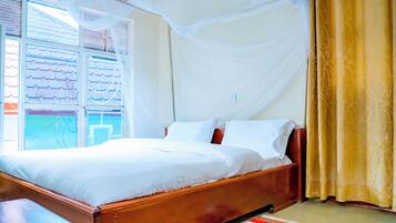 Classic Double Room, Balcony | Iron/ironing board, free WiFi