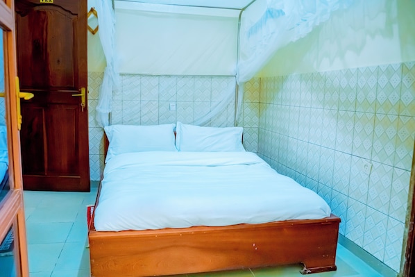 Basic Double Room, Lake View | Iron/ironing board, free WiFi