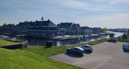 Irina - Peaceful Holiday Home near Lauwersmeer National Park