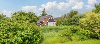 Peaceful Holiday Home by the Lake & Nature Reserve