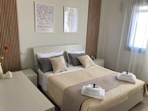 Iron/ironing board, travel crib, free WiFi, bed sheets