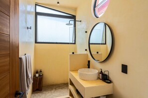 Shower, hair dryer, towels