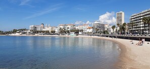 Beach - Villa Roquerousse apartment, facing the beach, near town center (Saint-Raphaël)