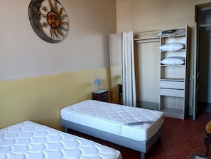 1 chambre, fer et planche à repasser, Wi-Fi gratuit
