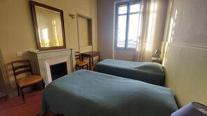 1 chambre, fer et planche à repasser, lit parapluie, Wi-Fi gratuit