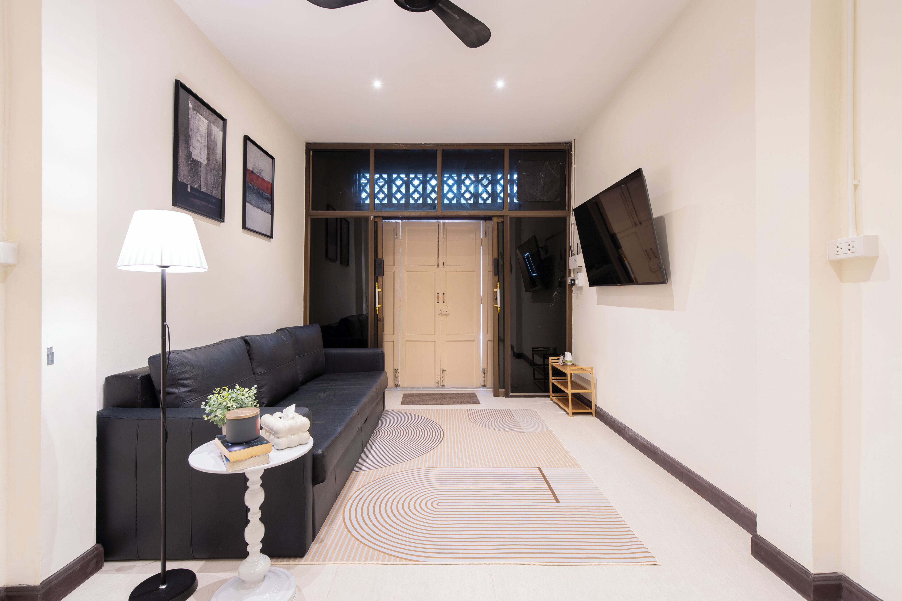 Hus, 2 dobbeltsenger | Oppholdsområde | En 40-tommers smart-TV med digitale kanaler