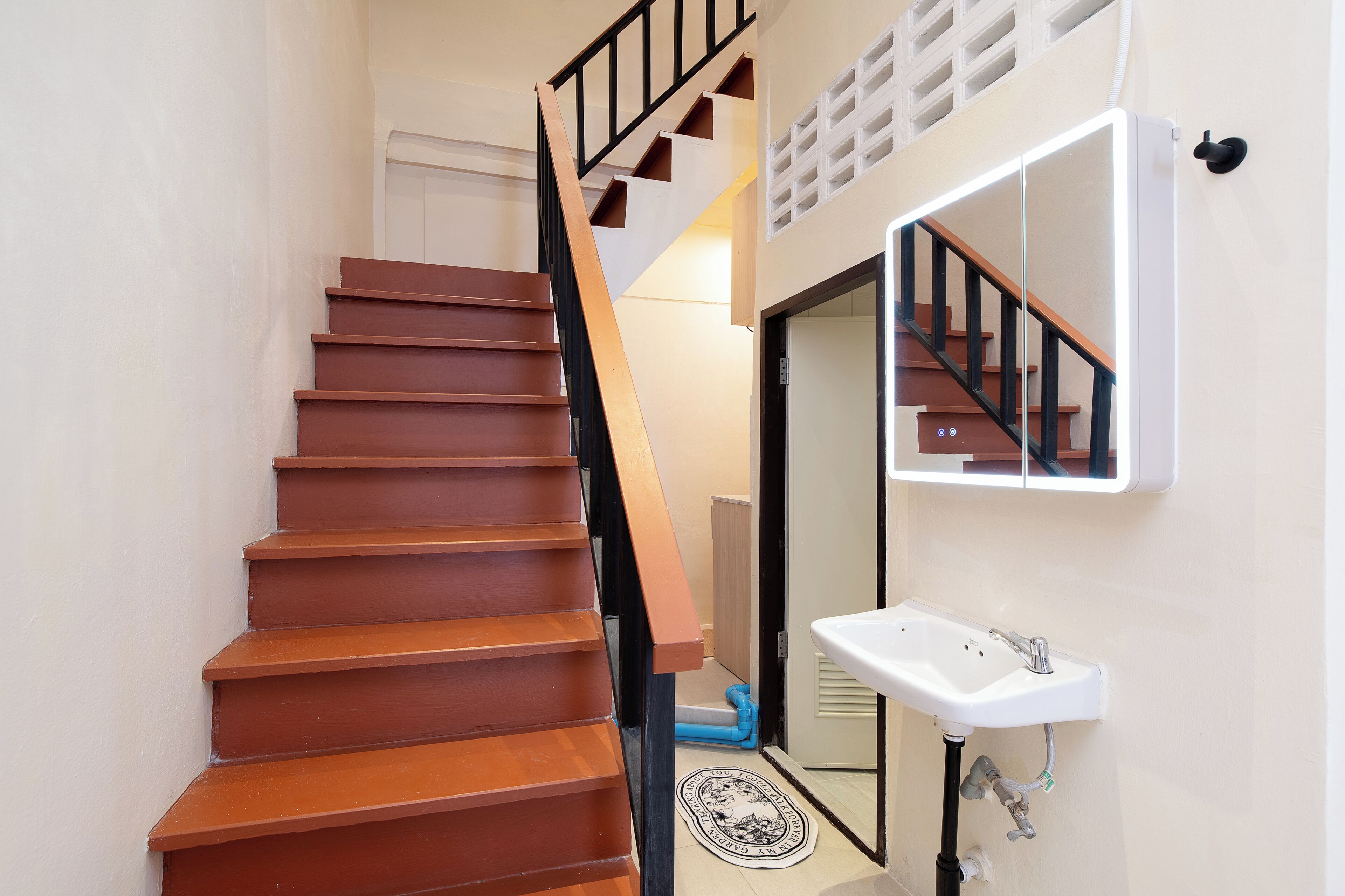 Hus, 2 dobbeltsenger | Bad | Dusj, regndusjhode, toalettartikler (inkludert) og hårføner