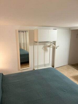 2 chambres, fer et planche à repasser, Wi-Fi gratuit, draps fournis