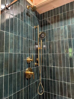 Hair dryer, towels - Real log cabin in the forest with modern amenities for the nature lover (Milanville)