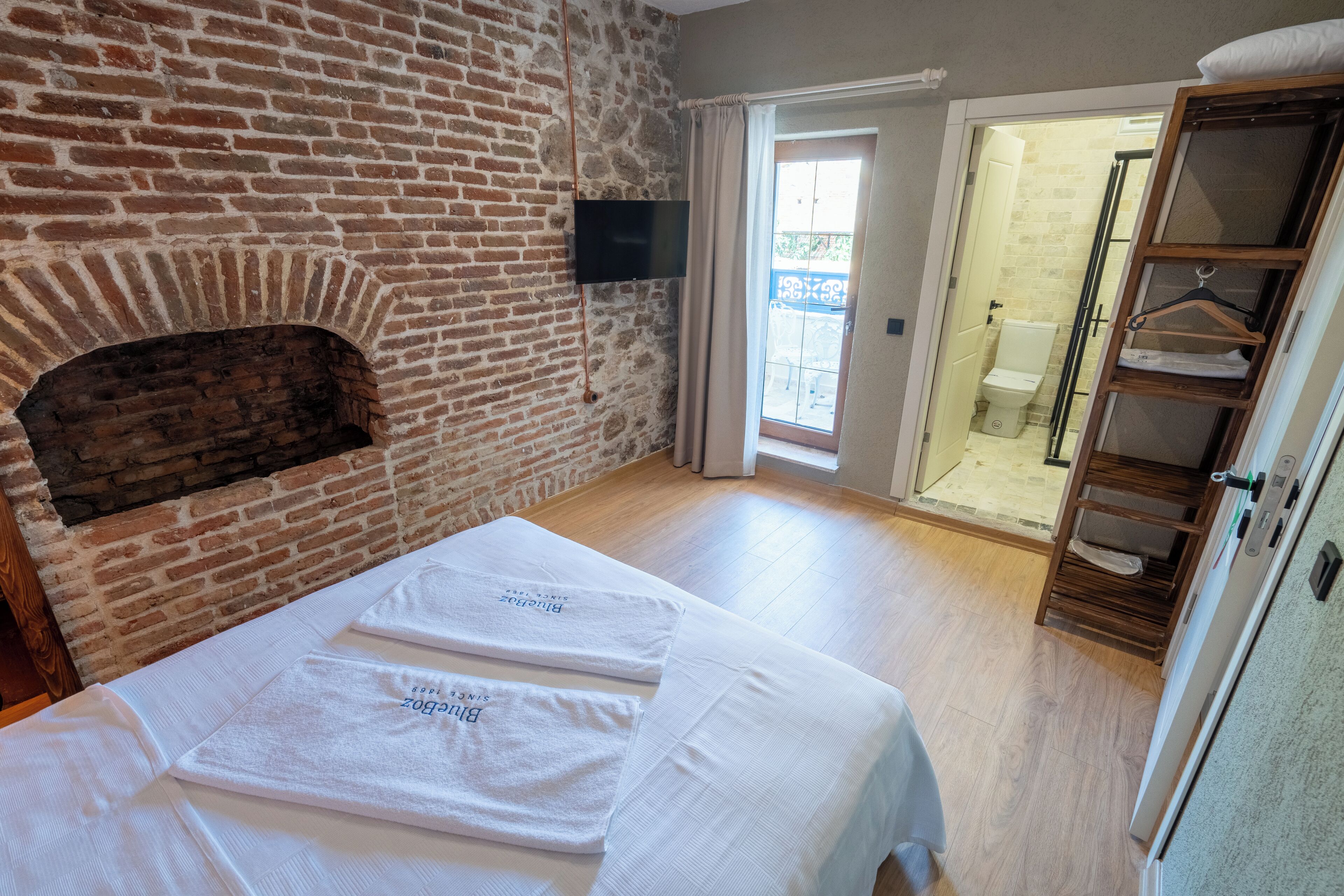 Comfort tweepersoonskamer, balkon, uitzicht op de binnenplaats | Gratis wifi