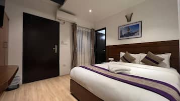 Comfort Single Room | Desk, laptop workspace, WiFi (free)