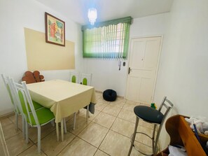 Dining - Basic apartment in the center of Juiz de Fora, easy to find. (Centro Juiz de Fora)