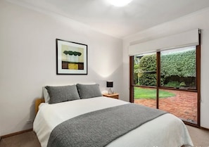 Iron/ironing board, Internet, bed sheets