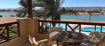 Sabina 1br apartment with shared pool & lagoon view By Beit Fel Gouna BFG