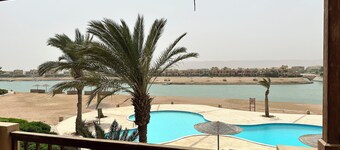 Sabina 1br apartment Lagoon view with shared pool By Beit Fel Gouna BFG