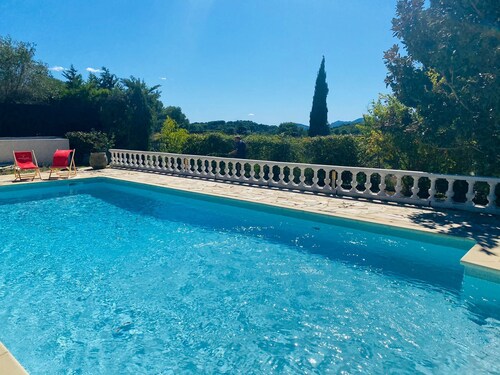 Villa idéale pr famille ou 2 couples d'amis. Grande piscine, cuisine extérieure