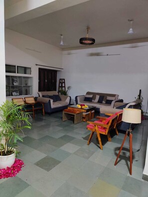 Lobby sitting area - Harisadan Homestay (Jaipur)