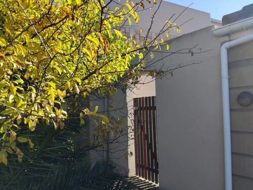 Your tranquil Cosy Semi- detached  Guest wing  in Cape Town’s Northern Suburbs!