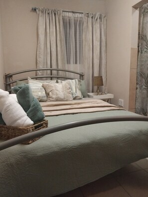 1 soverom, skrivebord, wi-fi og sengetøy