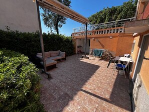 تناول الطعام بالخارج