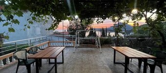 Charming studio in wonderful Sutomore with WiFi, AC, TV and mini kitchen