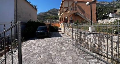 Charming studio in wonderful Sutomore with WiFi, AC, TV and mini kitchen