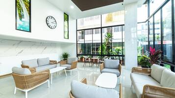 Siddeområde i lobbyen