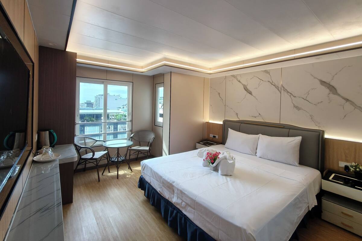 Kahden hengen luksushuone, vuoristonäköala | Allergiatestatut vuodevaatteet, untuvapeitot, tallelokero huoneessa