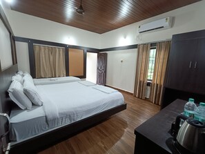 Standard Room | Free WiFi - Aura Ecostay Resorts (Kumta)