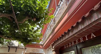 Spacious 6-bedroom hotel in charming Ventas del Baño with WiFi