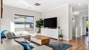 Smart TV, DVD player