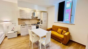 Deluxe Studio | Living area | TV - SMART SUITES FORLI  (Forlì)