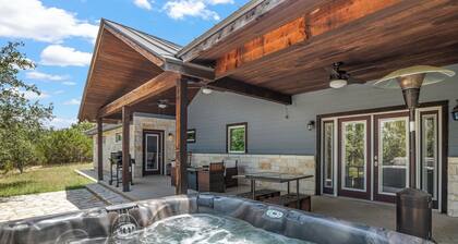 Deer oh Deer! A Charming 4-bedroom house with WiFi, AC close to Dripping Springs